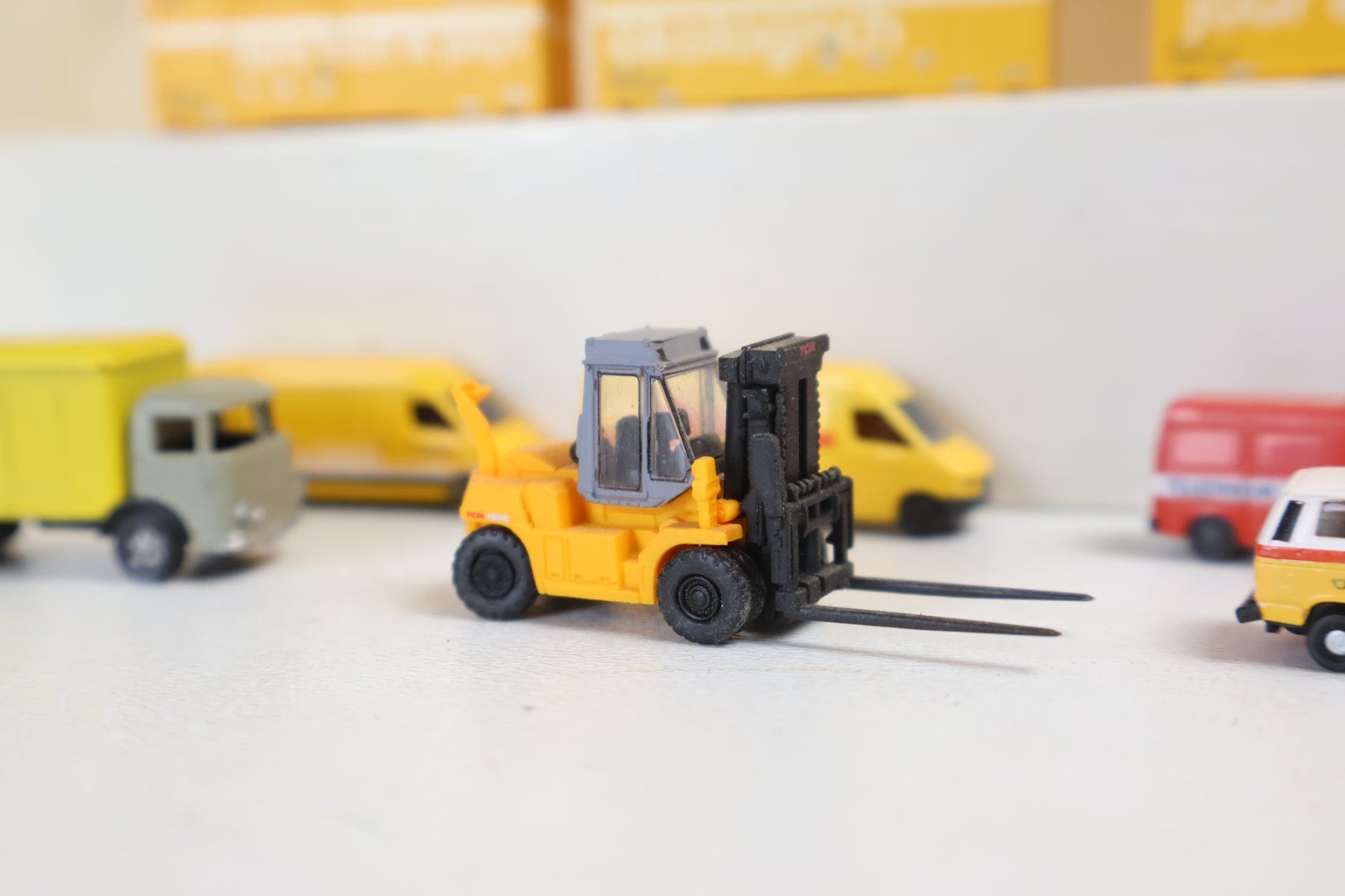 Modellini di ferrovie: MINIS & Co viele Post Container & Modellauto Set - Spur N – Usato da Winterthur venduto da Monstera 4