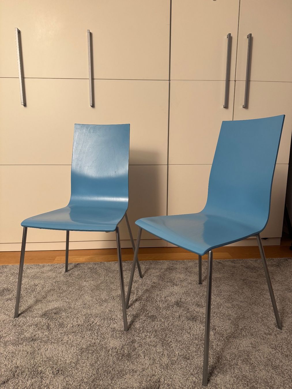 Interio Sedie: 2 Farbenfrohe Interio Holzstühle – Usato da Küsnacht ZH venduto da yta_2t6b