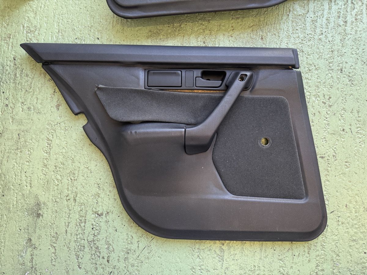 BMW Tutti pezzi di ricambio auto: Türpappen BMW E34 – Difettoso da Röthenbach Hbsee venduto da Sandradettwiler 2