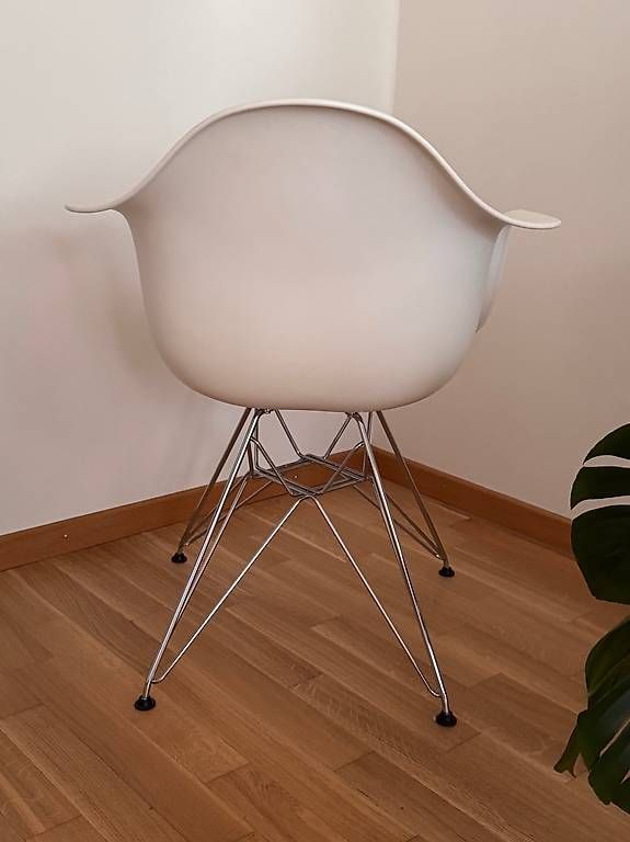 Stühle: Original Eames Armchair von Vitra Weiss – Gebraucht aus Zürich von melaniec. 2