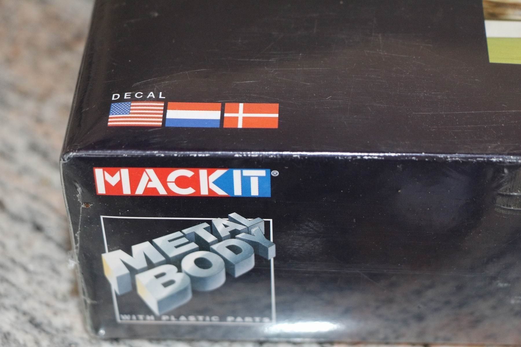 Kit di modellismo & Modellini statici: F-16 A/C Fighting Falcon 1/48 MackIT – Nuovo e nell'imballaggio originale da Mörschwil venduto da Ferrari-V8 2