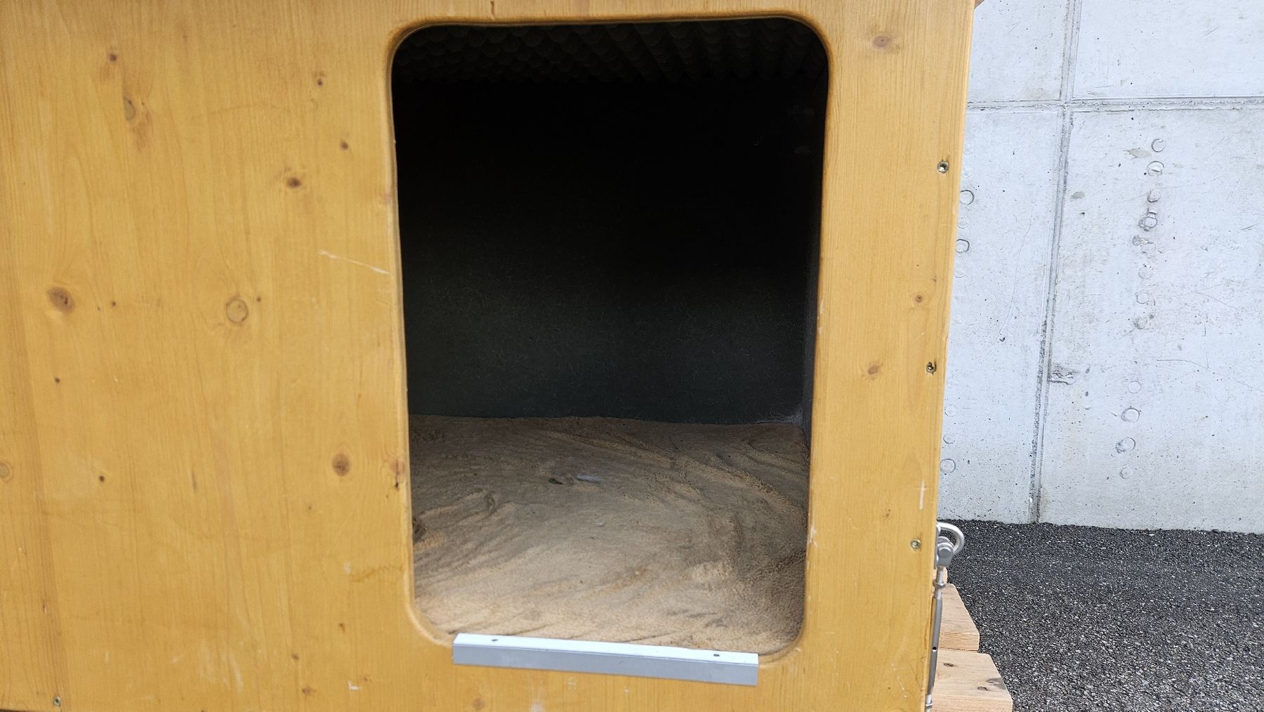 Liege- & Schlafplätze: Hundebox für Kleinbus – Gebraucht aus Buchs AG von thebull01 4
