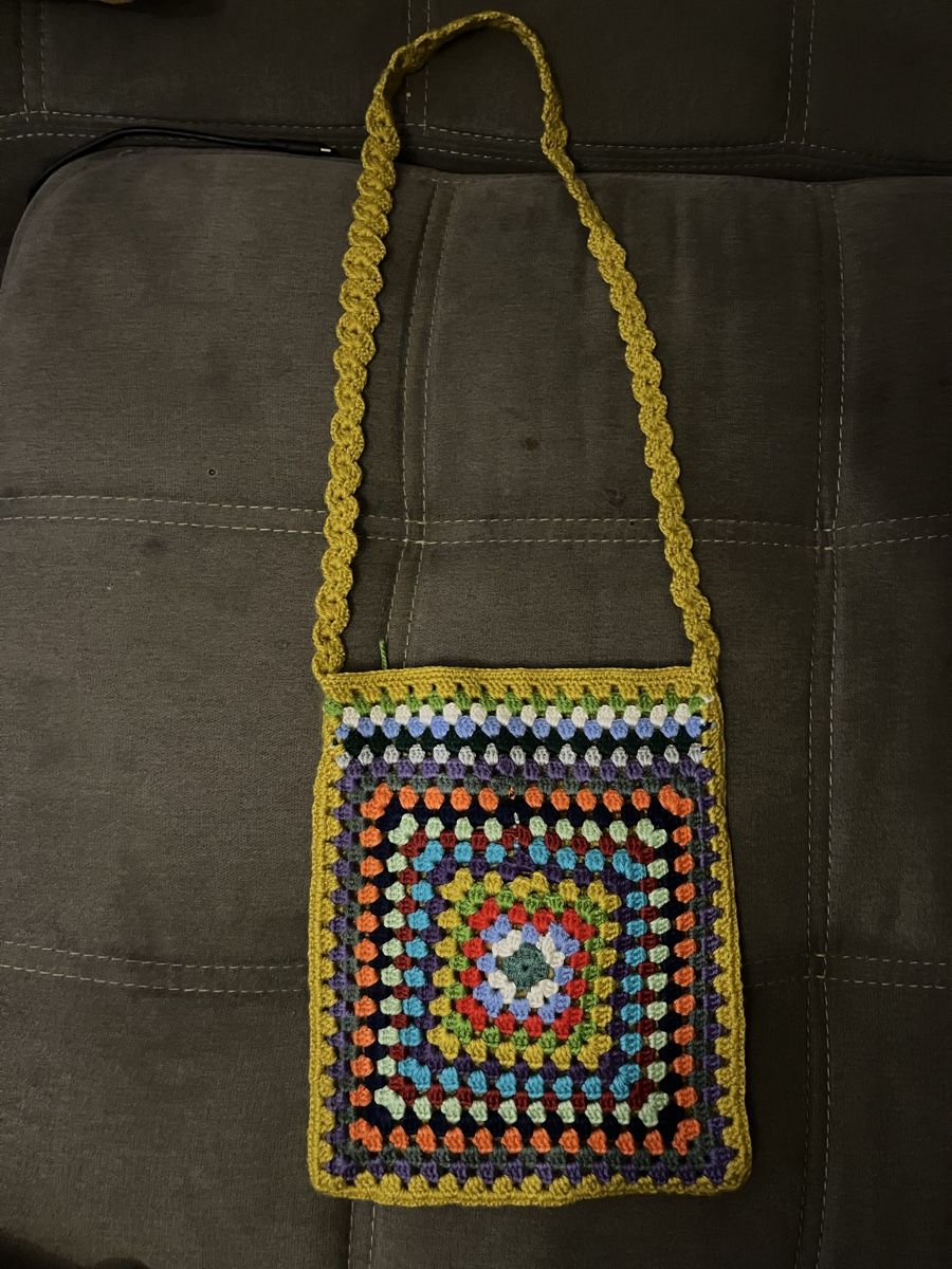Sacs femmes: Crocheted Shoulder Bag Handmade Multicolor Granny Square – Neuf (Voir description) à Zürich par aks_nyc5 1