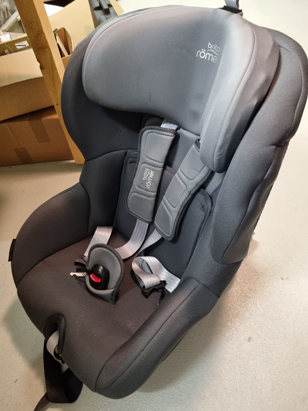 Britax Römer Seggiolini per auto: Britax Römer Trifix i-Size Kindersitz – Usato da Schöftland venduto da mokele2 1