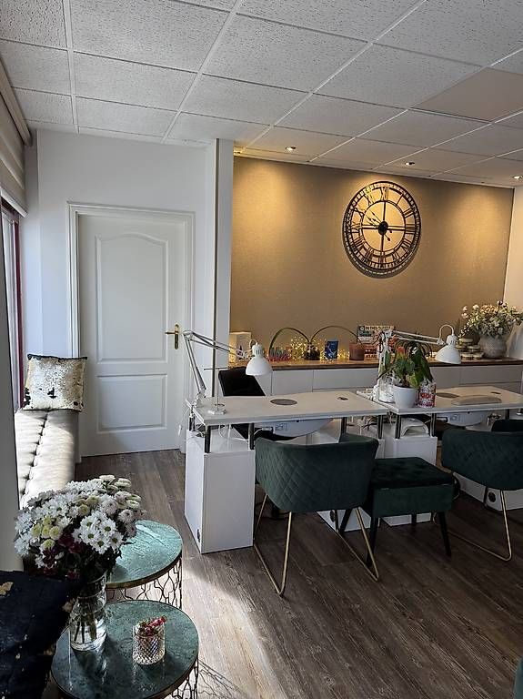 Altro per Ufficio & Commercio: Miete manicure/pedicure Platz – Usato da Zürich venduto da lil_qf52 3