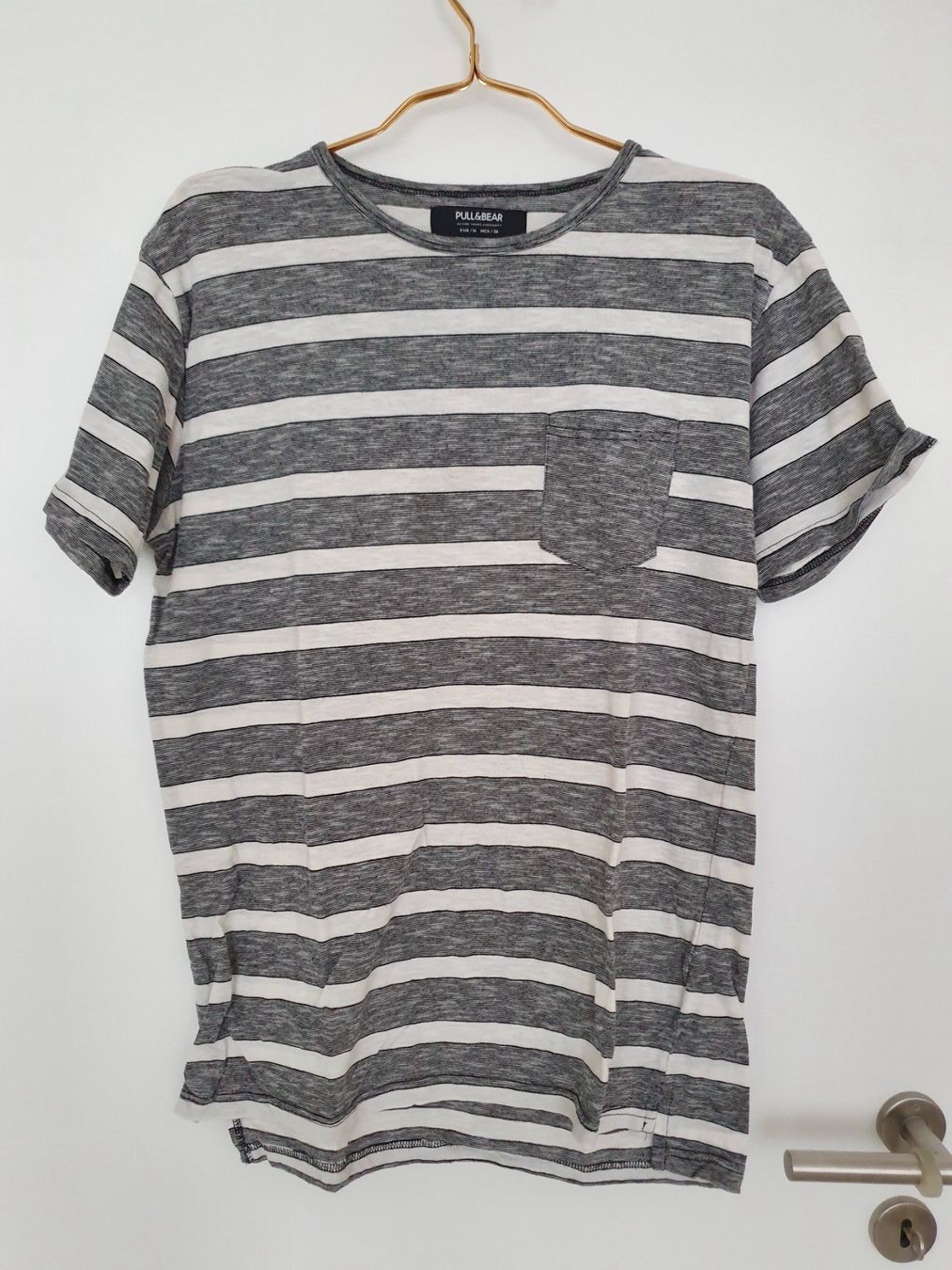 Pull&Bear T-shirt: T-Shirt Pull&Bear in Grau Grösse M – Usato da Zürich venduto da Leica.C89 1