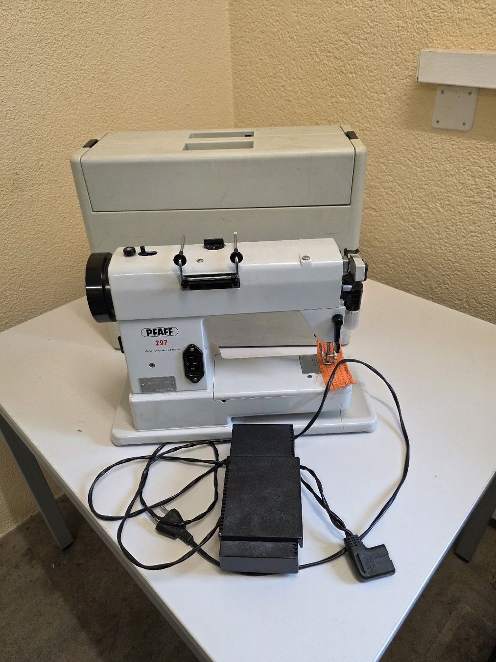 Pfaff Nähmaschinen: Pfaff 297 Nähmaschine mit Koffer, Schweizer Edition – Gebraucht aus Alberswil von mario889 5