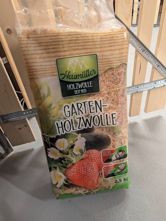 Articoli in legno: Holzwolle für den Garten  – Usato da Winterthur venduto da Octavia15