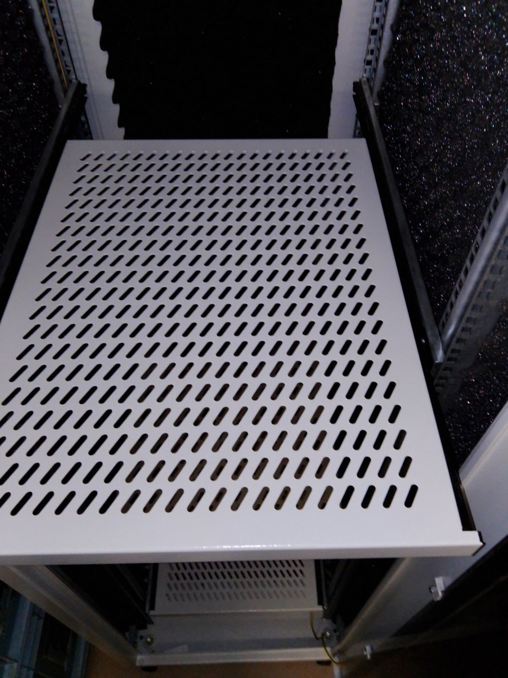 Racks & Cavalletti: RACK 19" 44HE PER STUDIO AUDIO-VIDEO, SERVER, INSONORIZZATO – Nuovo e nell'imballaggio originale da Porza venduto da alba55 9