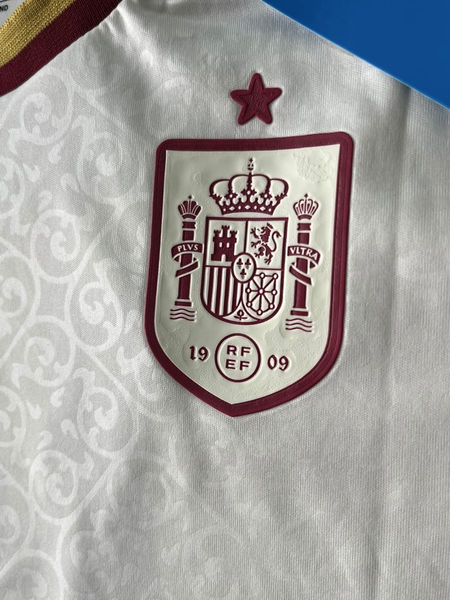 Canottiere & Pantaloni: Lamine Yamal Spanien Trikot – Nuovo e nell'imballaggio originale da Biel/Bienne venduto da Husseinsheikho 2