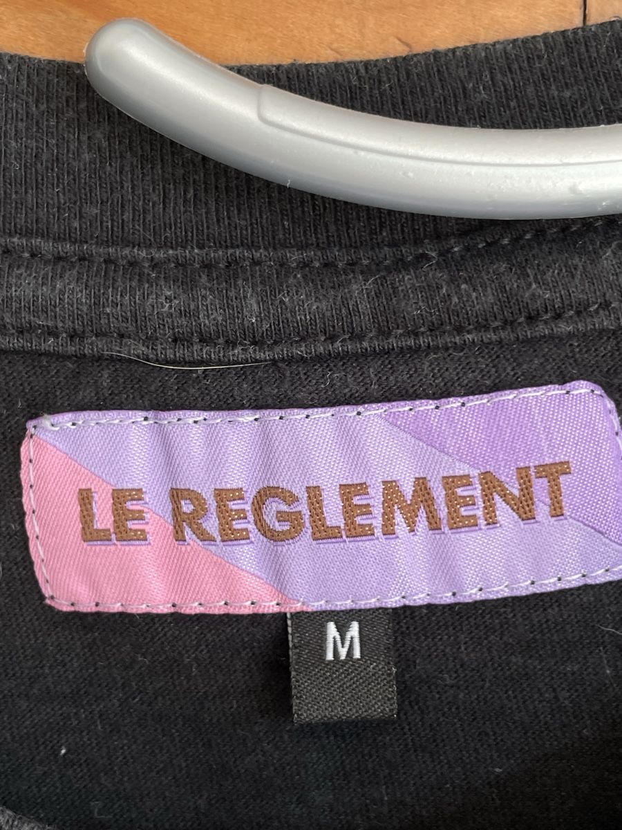 T-shirt: T-shirt le règlement – Usato da Colombier NE venduto da thomasarquint 1
