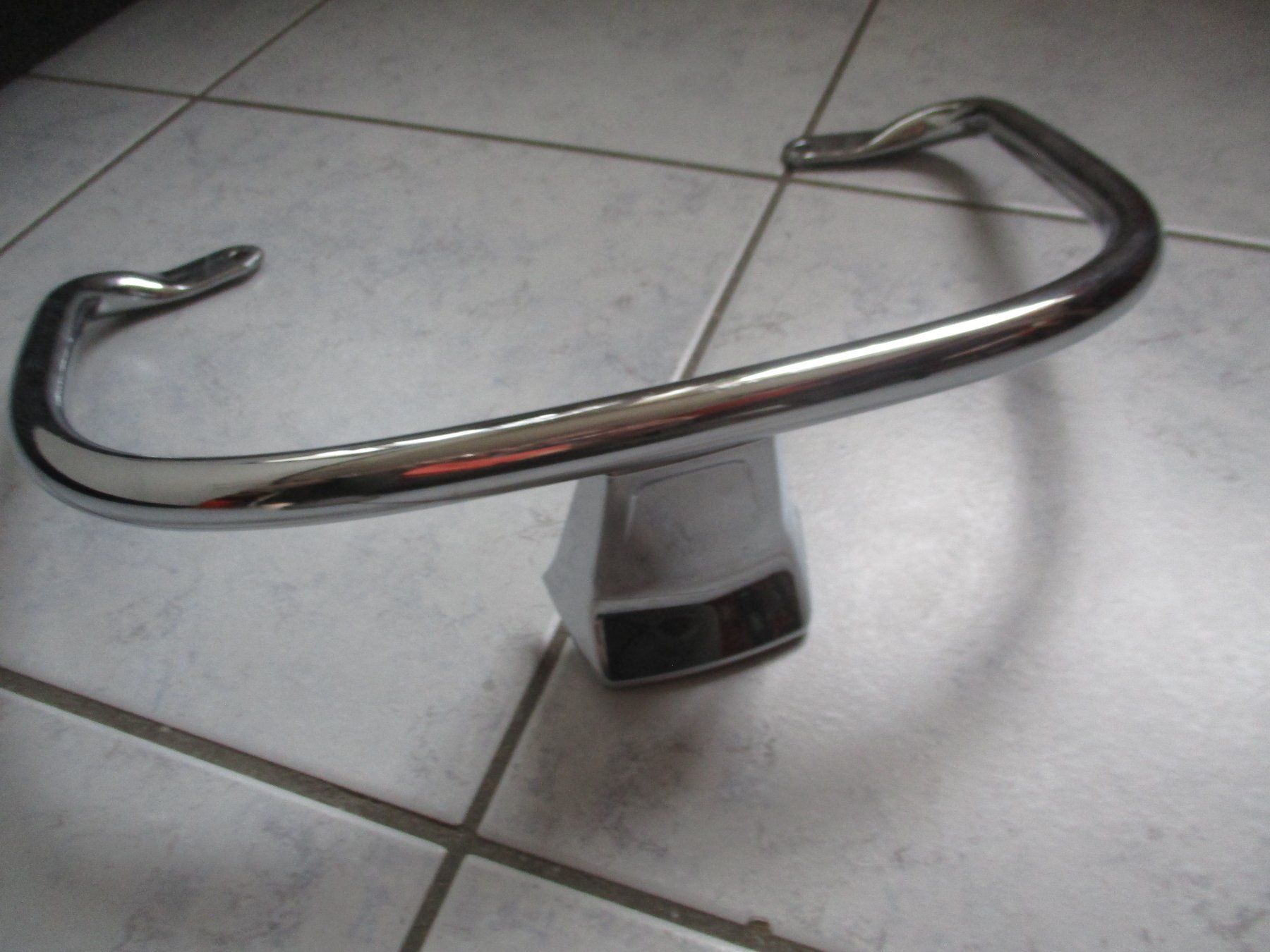 Vespa Tutti i ricambio per moto: Haltegriff Sitzbankhaltegriff Vespa GTS 300 – Usato da Birsfelden venduto da alles-muss-raus 1