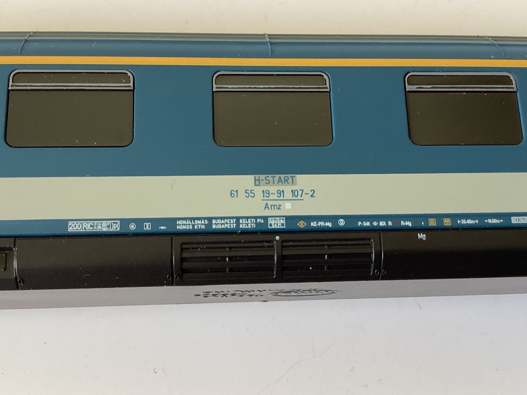 Modellini di ferrovie: NMJ 402.101 MAV Sitzwagen Amz H0 1:87 – Usato da Effretikon venduto da simtek_de 4