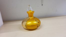 Goldene Duftflasche mit Blattgold verziert