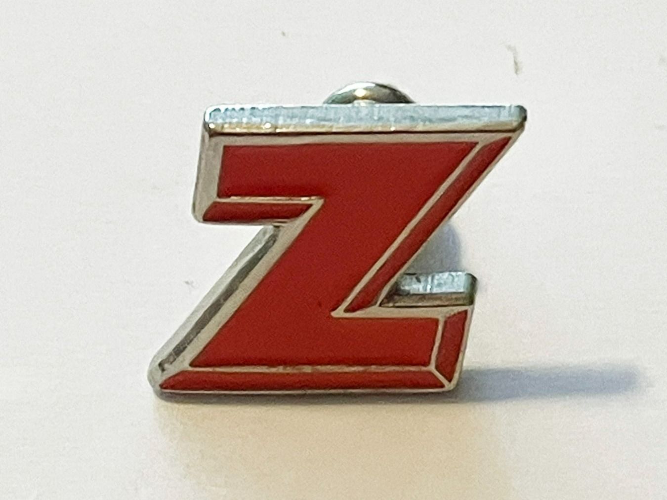 Plaketten & Abzeichen: Pin "Z" rot silber – Gebraucht aus Basel von djwwpp