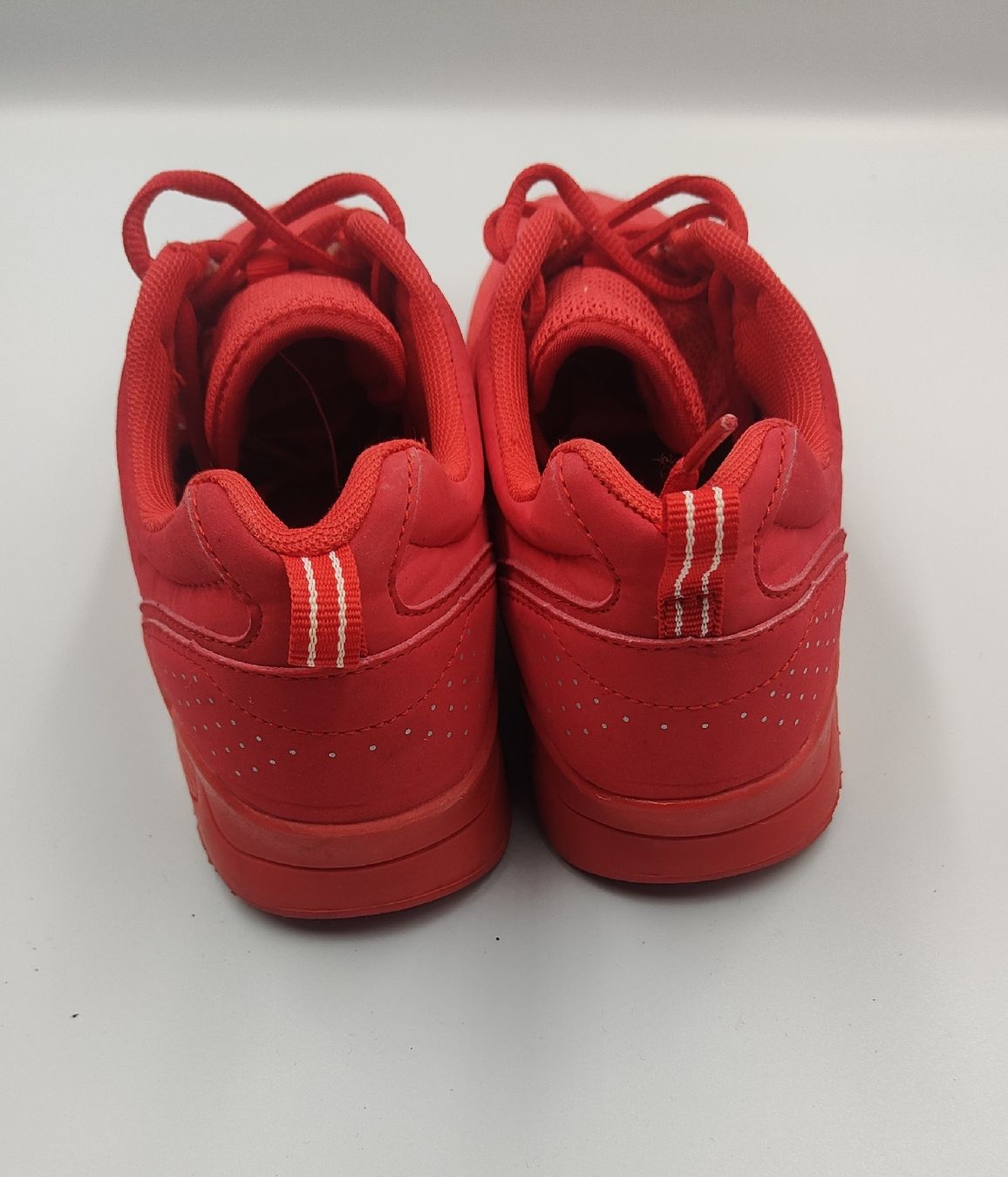 Scarpe da donna: Stylish Red Sneakers EU 39 – Usato da Ennetbaden venduto da DBN89 2