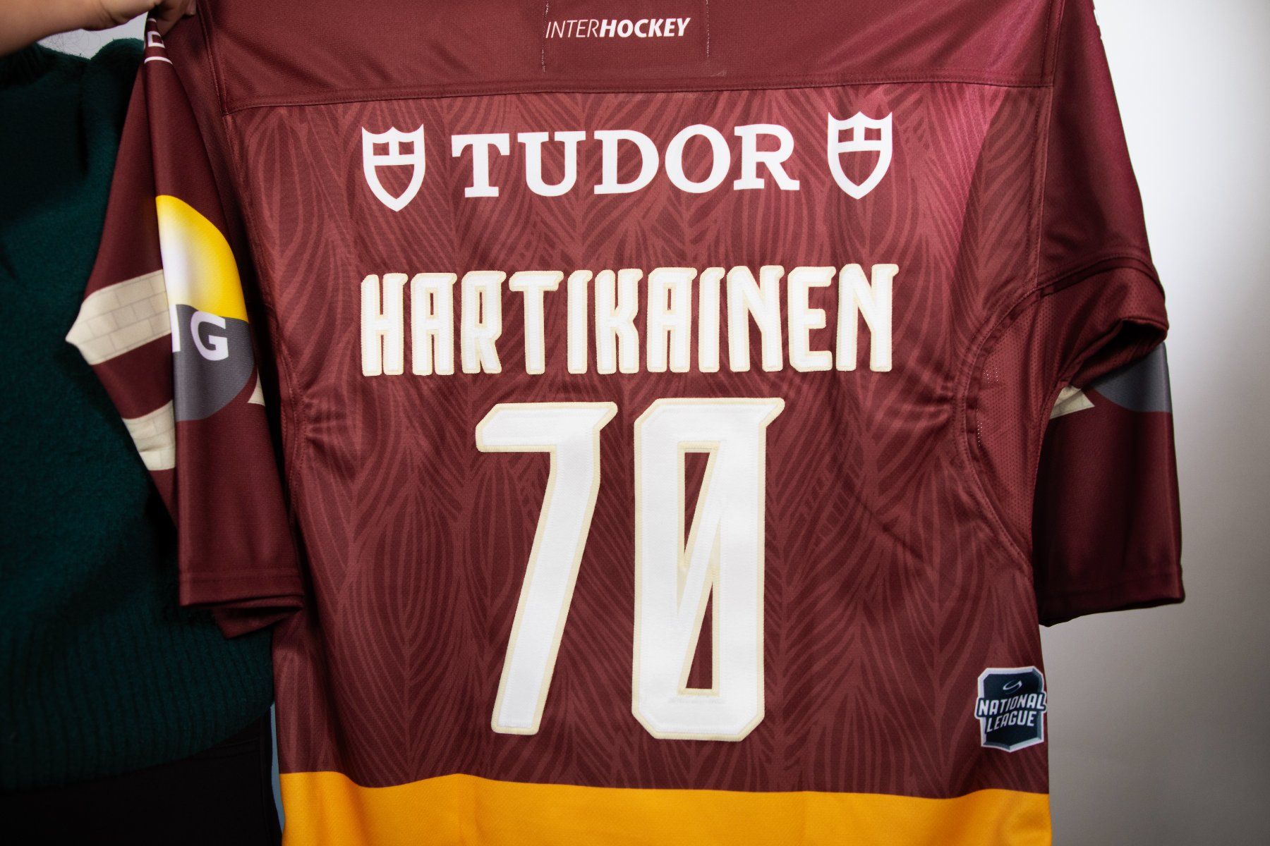 Maillots de corps & Pantalons: Maillot du titre du GSHC dédicacé – Neuf (Voir description) à Genève par  1