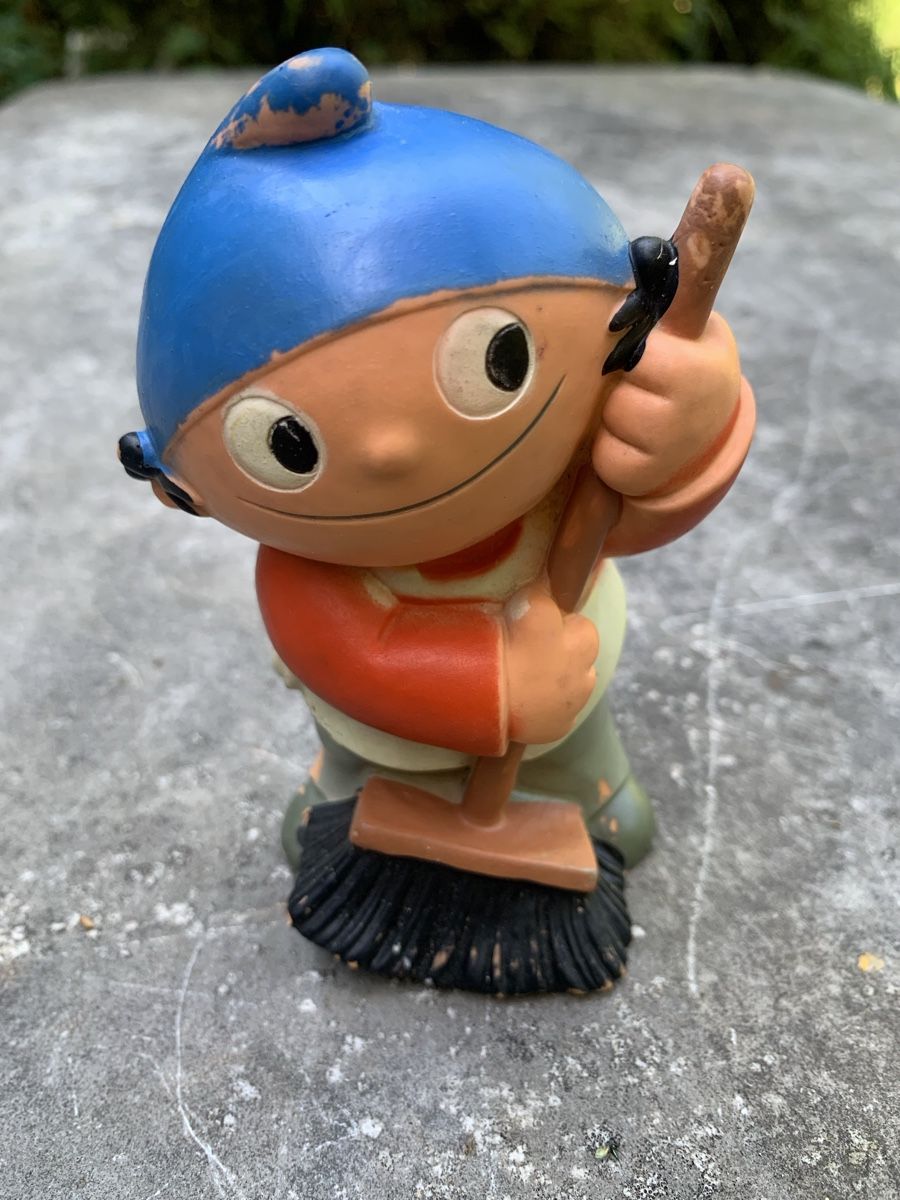 Statuette: Mainzelmännchen JOHN mit Besen, 11 cm, NFP, 1975 – Usato da Dussnang venduto da pml253