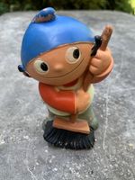 Mainzelmännchen JOHN mit Besen, 11 cm, NFP, 1975