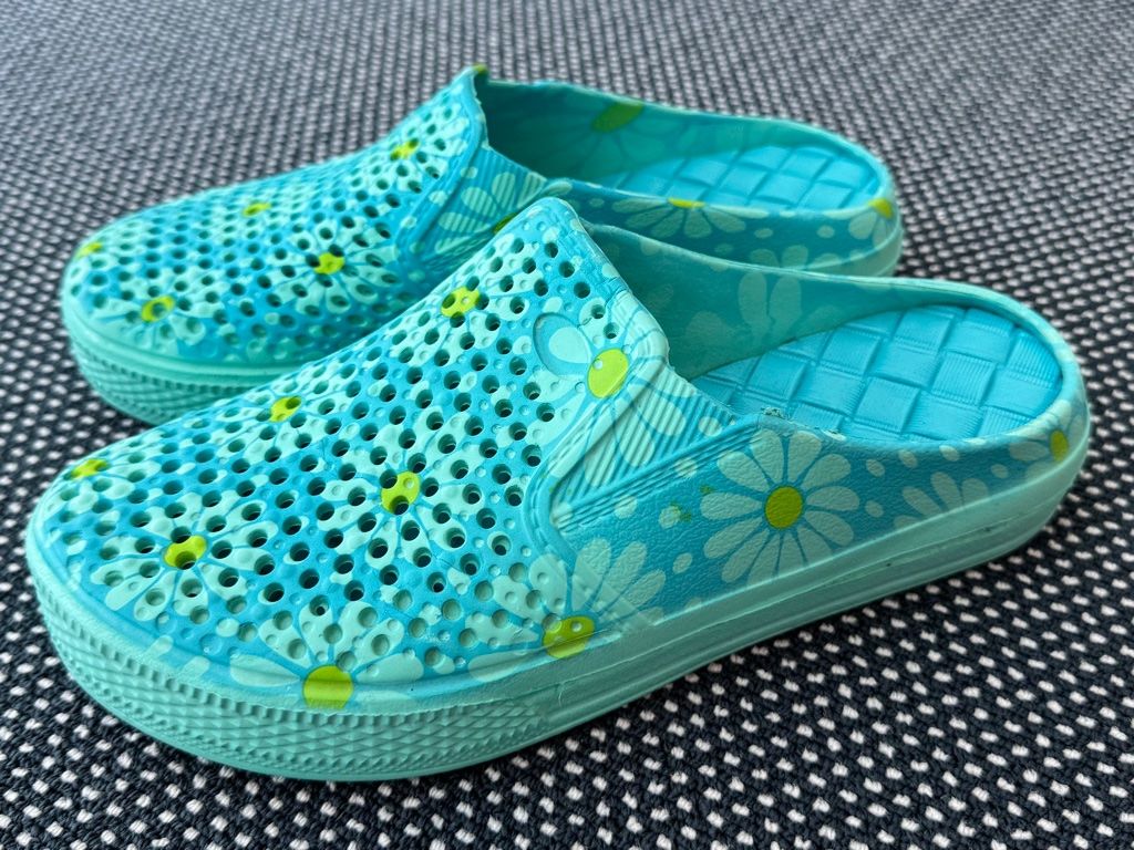 Scarpe da donna: Damen Clogs - Badeschuhe - Gartenclogs - eher Gr. 39 - NEU – Nuovo e nell'imballaggio originale da Zürich venduto da boz_my69