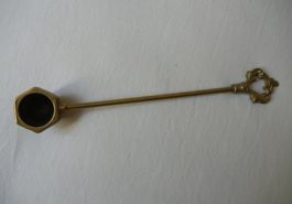 ALTER MESSING KERZENLÖSCHER SCHÖN VERZIERT