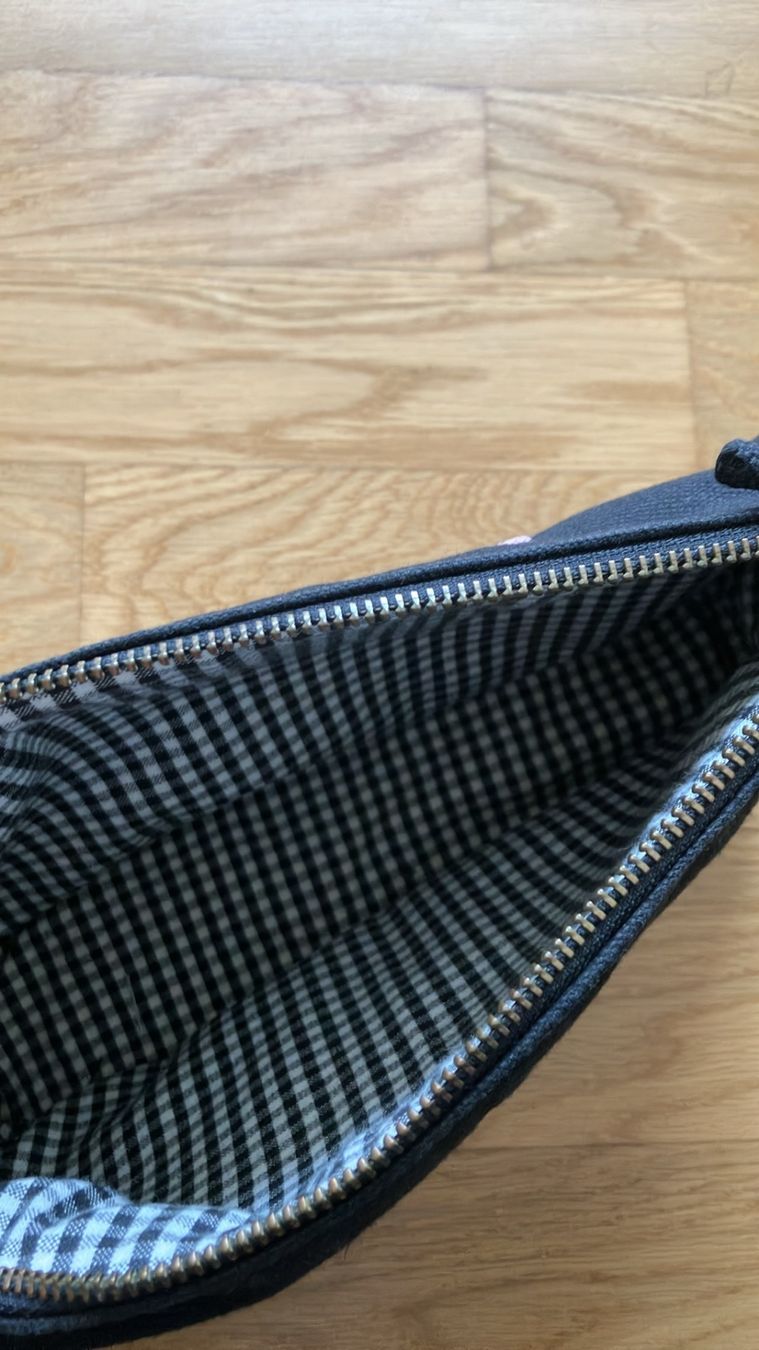 Ensoie Trousses de maquillage: En soie – D'occasion à Spreitenbach par schwarzerhase70 2