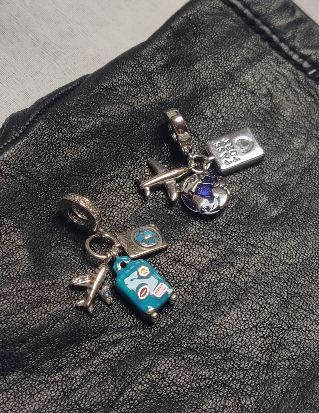 Ciondoli: Charm de voyage pour bracelet. – Nuovo e nell'imballaggio originale da Lamboing venduto da Qtrica 3