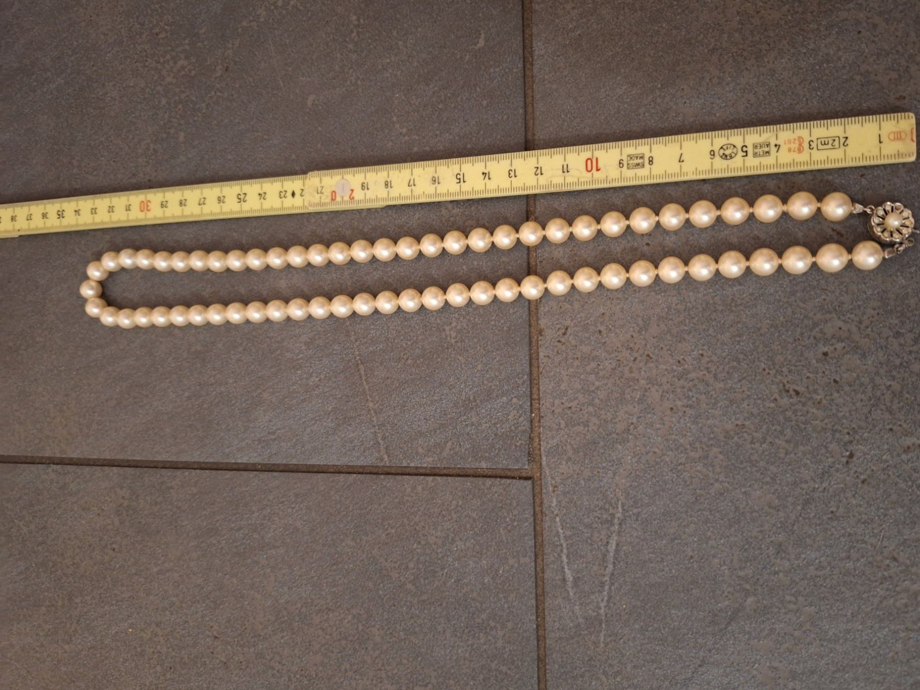 Catenine: PERLENKETTE MIT.SILBER BLUMEN VERSCHLUSS – Usato da Kerzers venduto da ExpressoTerreno 1