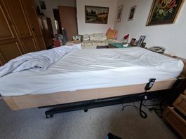 Röwa Bett mit Motor, Massivholz, Top Zustand, Neupreis 4710