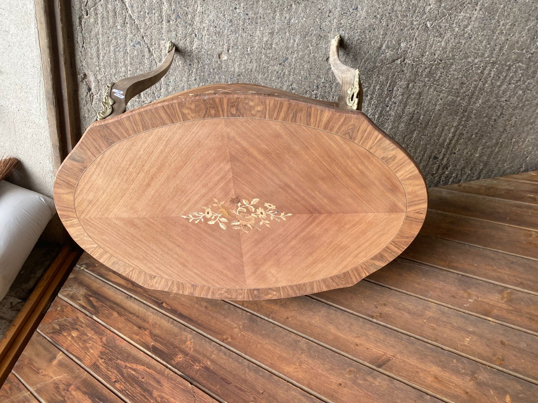 Tavoli: ART 706-G  Table d'appoint marquetée sablé – Usato da Pont-La-Ville venduto da BCMGLEAL
