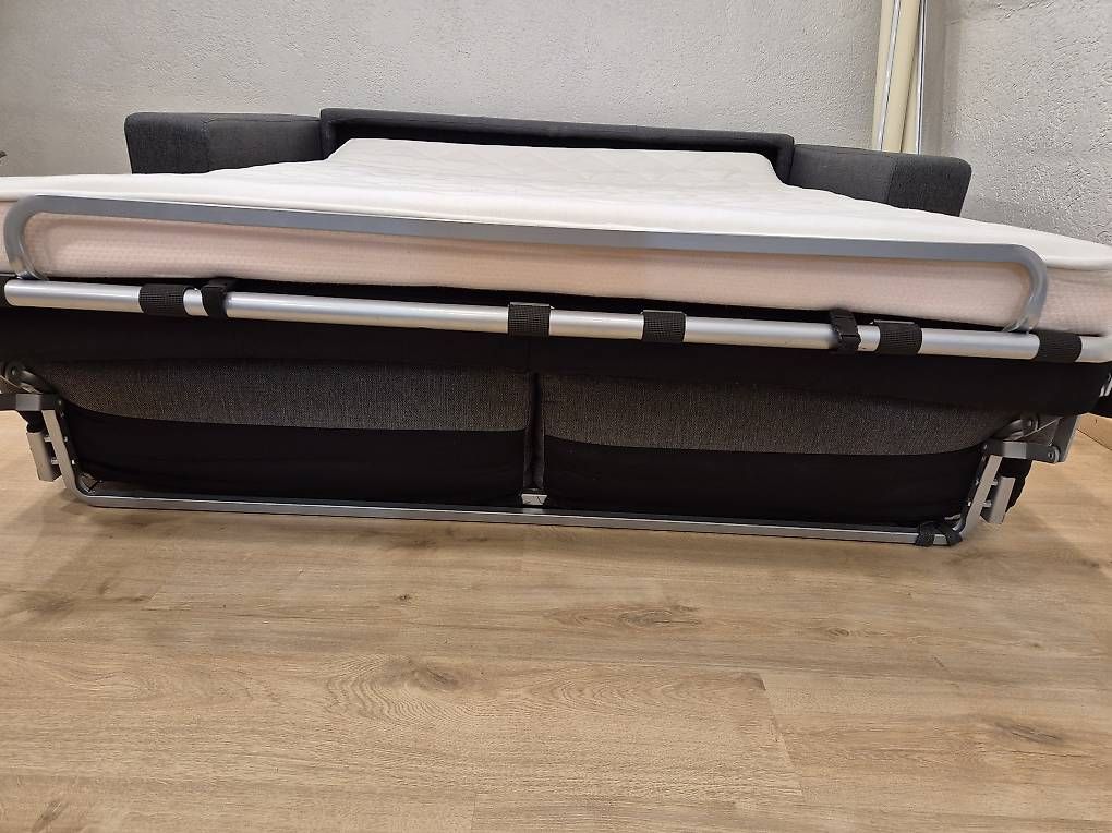 Divani: Schlafcouch ausziehbar – Usato da Oberrohrdorf venduto da Alpen2008 2