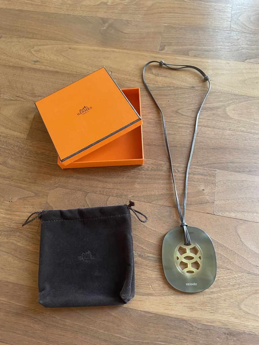 Ciondoli: Hermès Kette mit Anhänger  – Usato da Dietlikon venduto da Leandro06 1