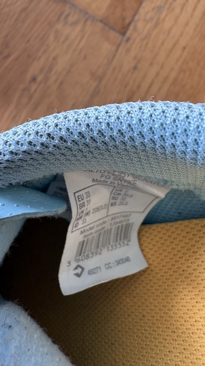 Chaussures hommes: Fussballschuhe Grösse 33 – D'occasion à Stäfa par sch_m7kj 3