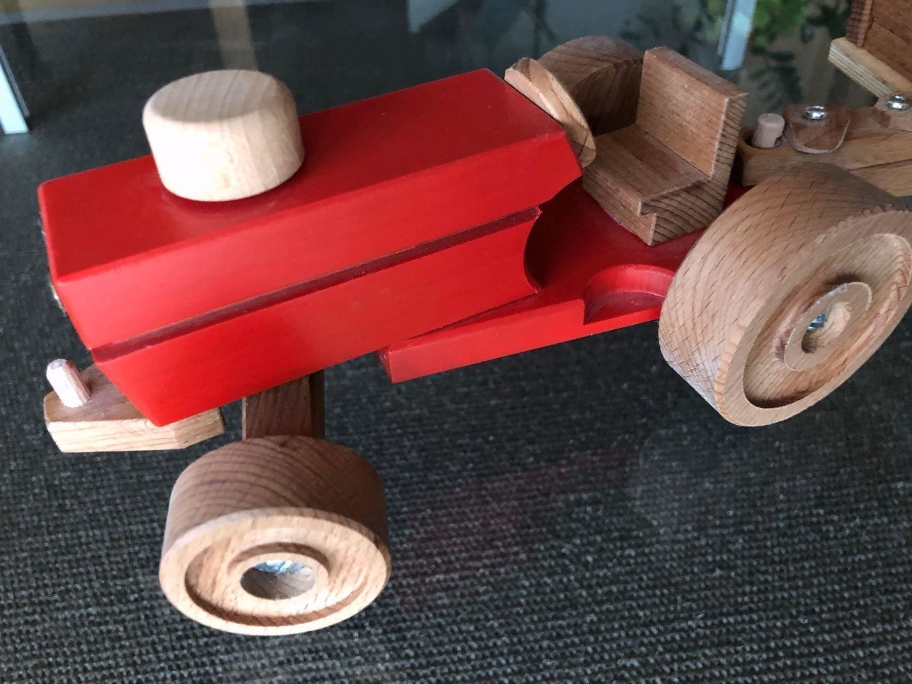 Spielzeuge: Holz Traktor mit Anhänger – Neu (gemäss Beschreibung) aus Hergiswil NW von Xrv 1