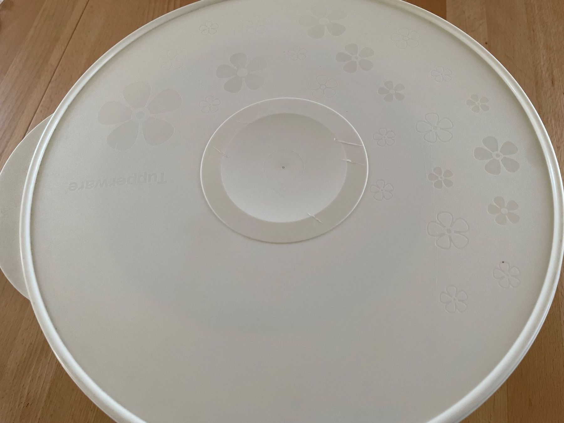Tupperware Recipients et similaires: 10 Lt Tupperware Schüssel, hellgrün mit weissem Deckel – D'occasion à Cham par 2eye 3