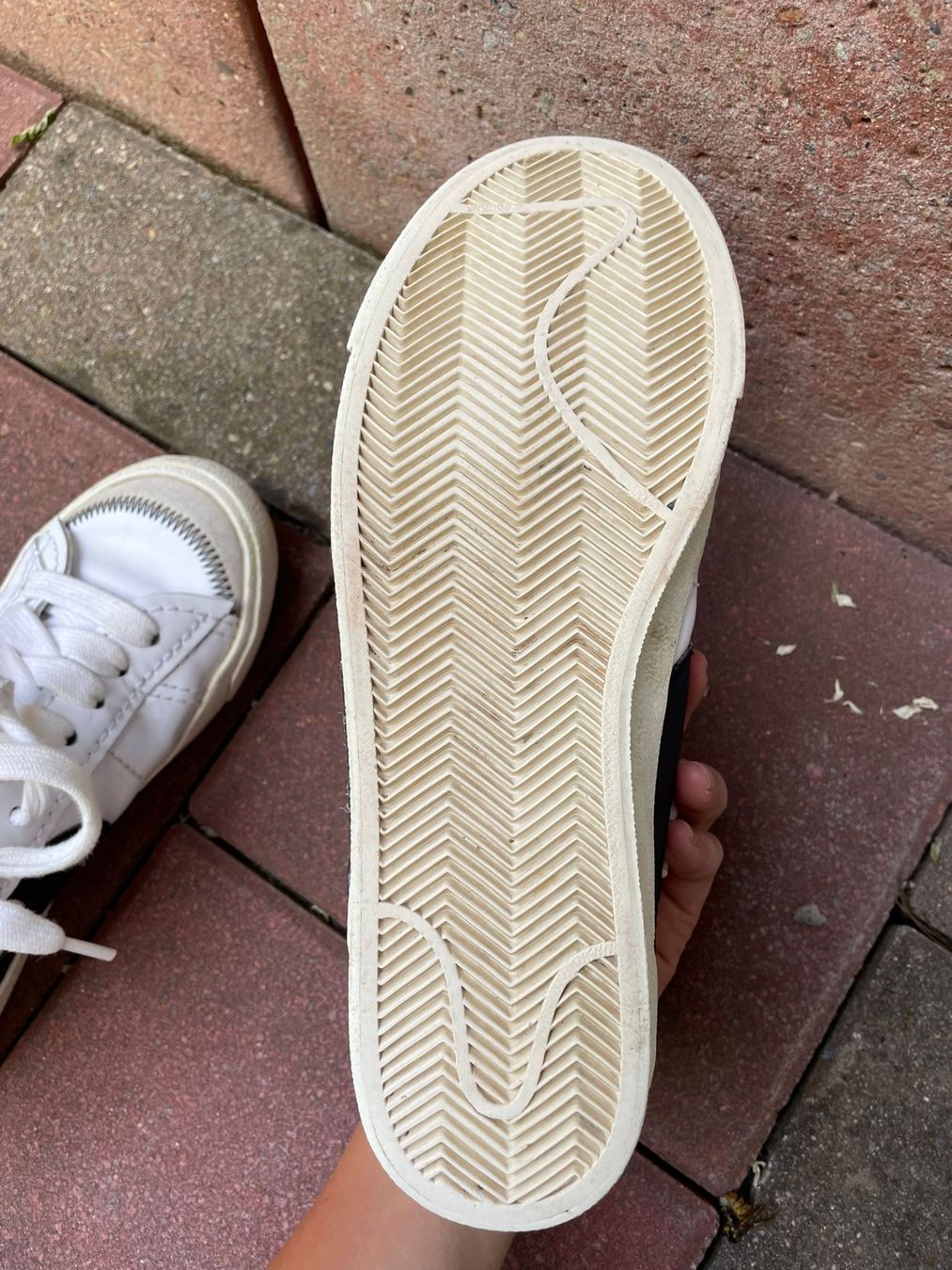Nike Scarpe per ragazzi: Nike Kinder Turnschuhe weiss, Grösse 41 – Usato da Buchs ZH venduto da gavvier 1