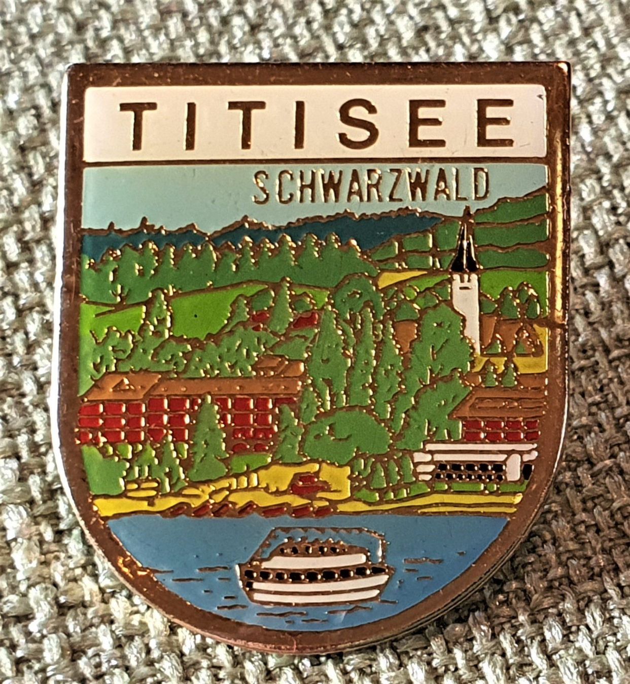 Placchette & Badge: E975 Pin Titisee Schwarzwald Deutschland – Usato da Reinach BL venduto da Boston-Verkauf
