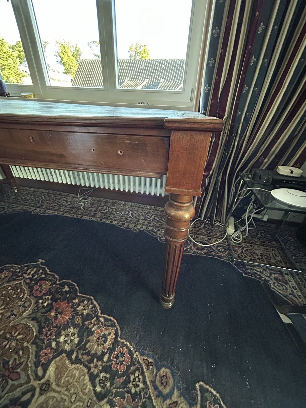 Schreibtische: klassischer Schreibtisch mit Lederbezug – Gebraucht aus Zollikon von est_rkg7 1