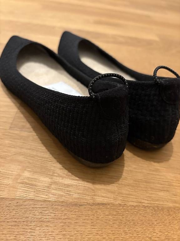 Scarpe da donna: Öffen Pointed Toe Ballerinas Schwarz – Usato da Bern venduto da May199 1