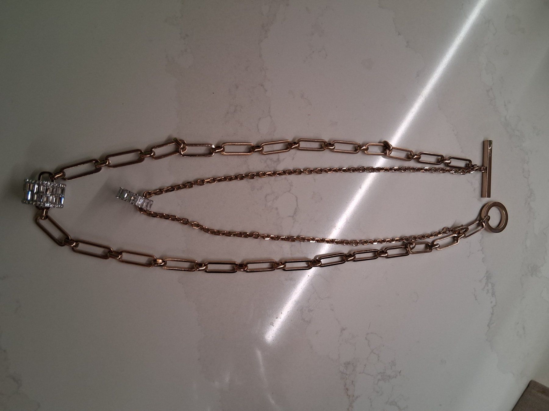 Max Mara Catenine: Collier Weekend MaxMara "Taranto" doré avec strass – Nuovo (secondo la descrizione) da Corcelles-le-Jorat venduto da anggelaz 1