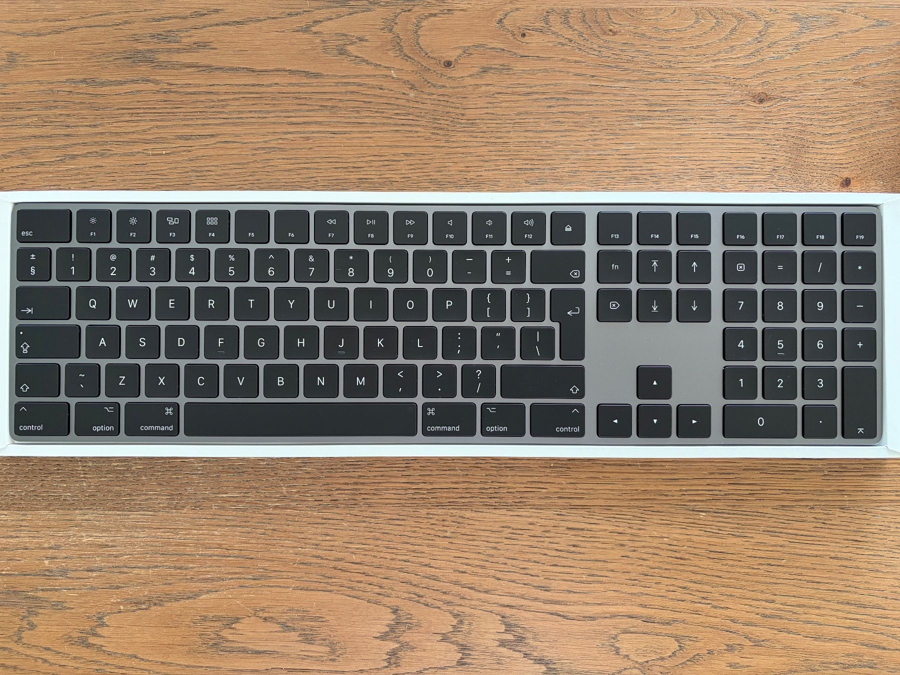 Apple Claviers: Apple Magic Keyboard with Numeric Keypad - USB – D'occasion à Cham par all_rd7b