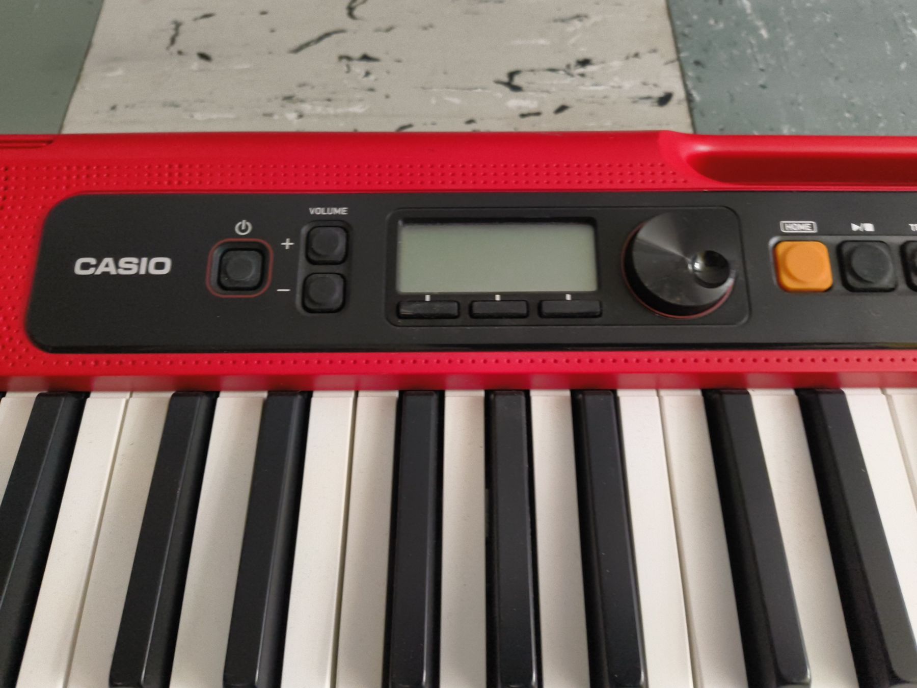 Casio Strumenti musicali: Casiotone CT-S200RD Keyboard Rot Defekt – Difettoso da stettlen venduto da VintageBern_ch 1