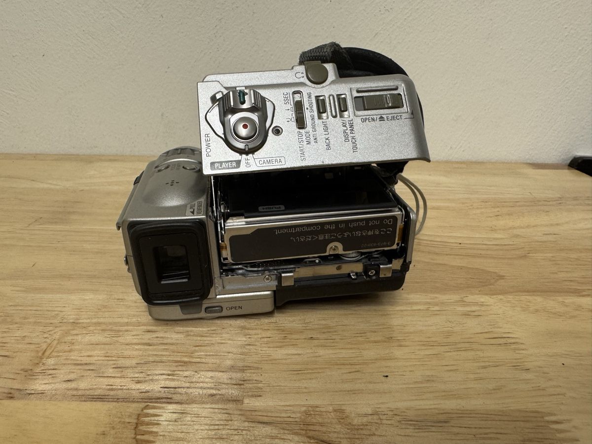 Sony Videocamere: Camcorder Sony DCR-PC2E gebraucht mit Ladekabel – Usato da Birsfelden venduto da inf_l2yy 5