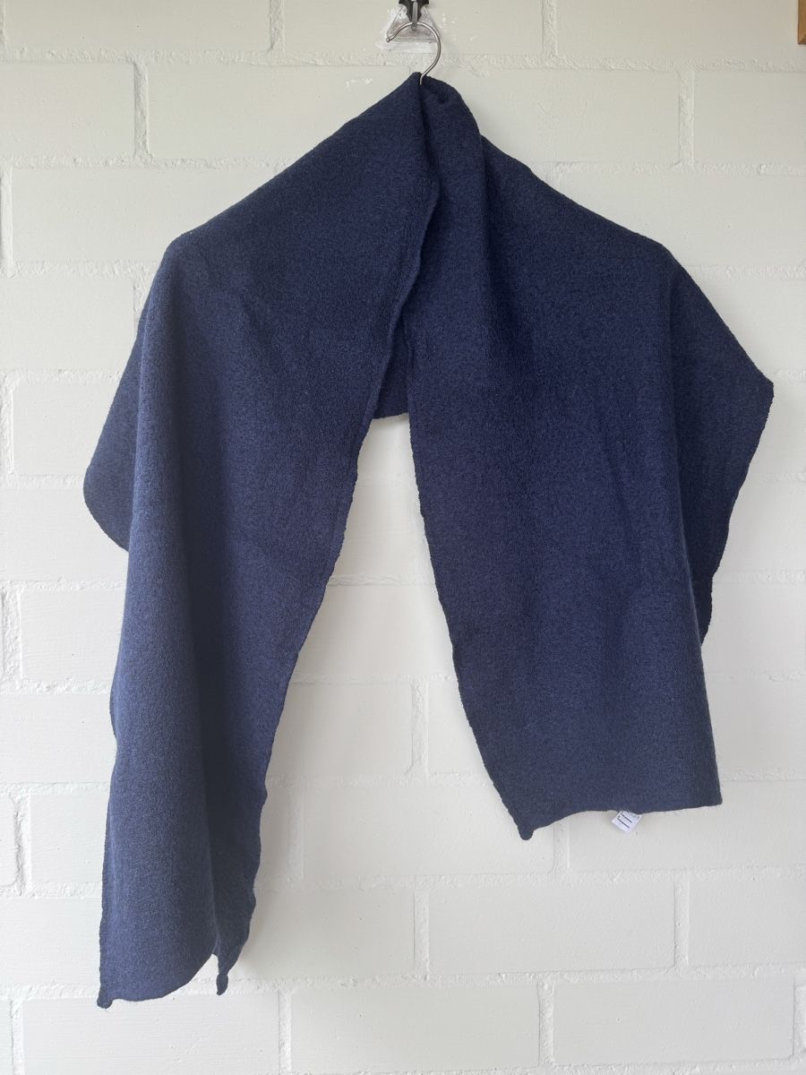 Repeat Foulard & Sciarpe: Repeat Schal Merinowolle dunkelblau – Usato da Brütten venduto da Rod816 2
