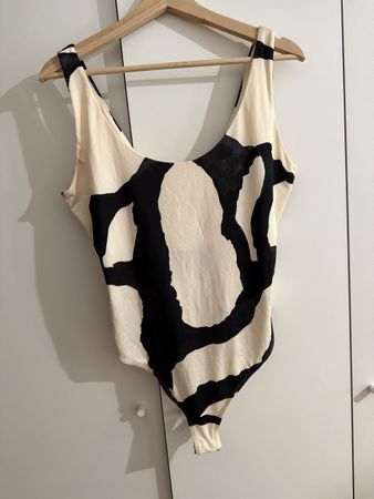 Body Damen H&M weiss schwarz gemustert Grösse L gebraucht