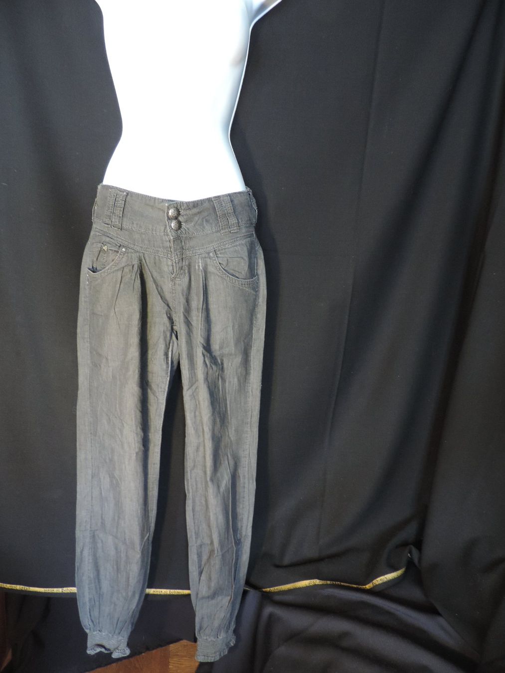 Jeans: jeans souple noir gris – Usato da Genève venduto da Axelle333 4