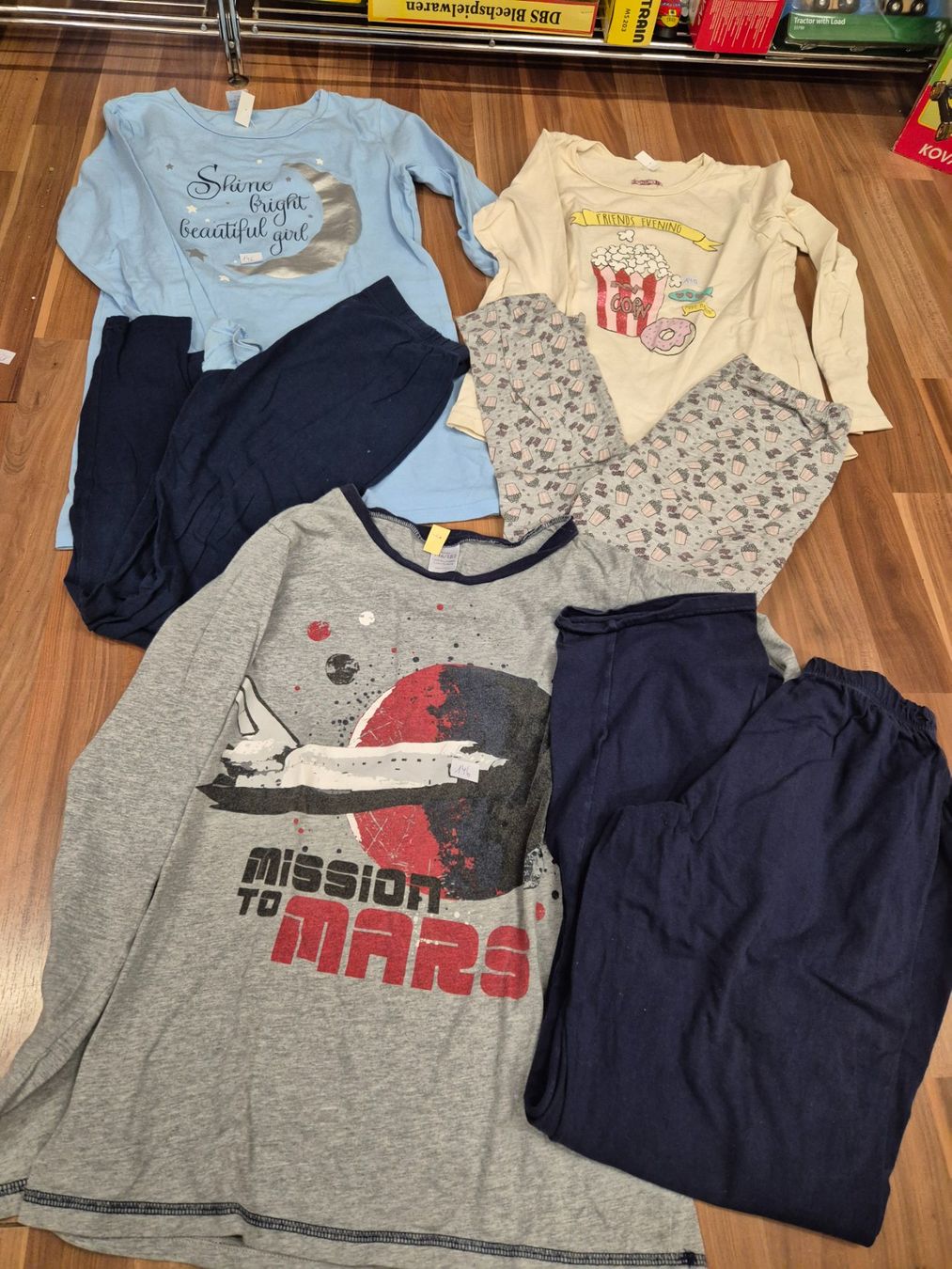 Pigiama & Simili: 1 Pijama nach Wahl gr 140 oder 146 B23 – Usato da Schwarzenburg venduto da Flamingo07