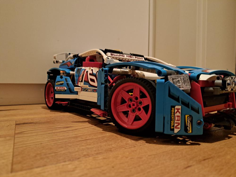 Voiture de rallye LEGO Technic 42077