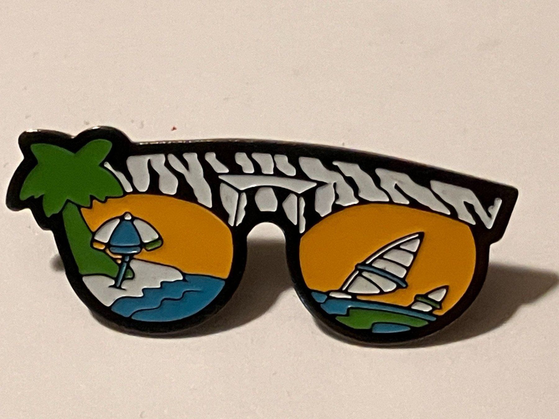 Placchette & Badge: 1 Pin Sonnenbrille Strand – Usato da Basel venduto da djwwpp