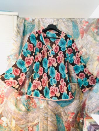 Bluse Gr. M sehr FEIN und DELIKAT!!!
